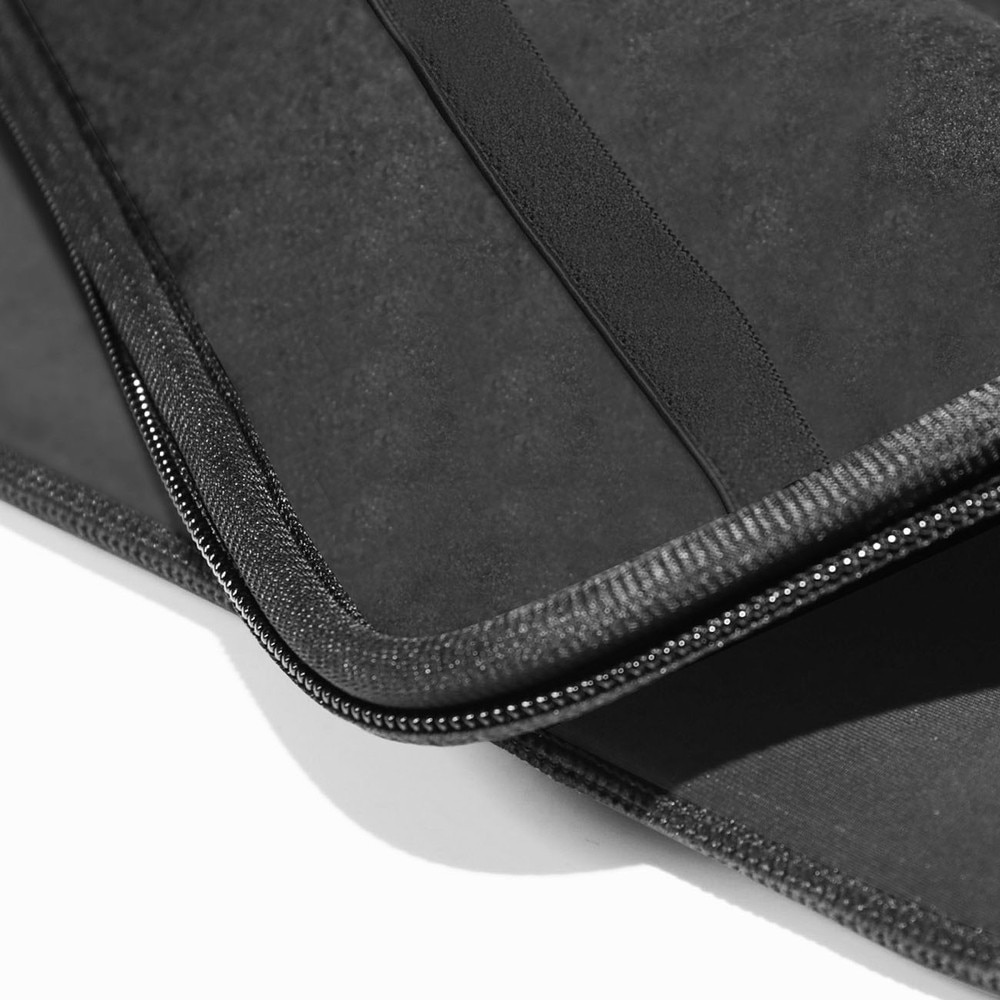 Husa AmazingThing Minimal BasicBag compatibila cu Macbook Neo 13 inch, Negru