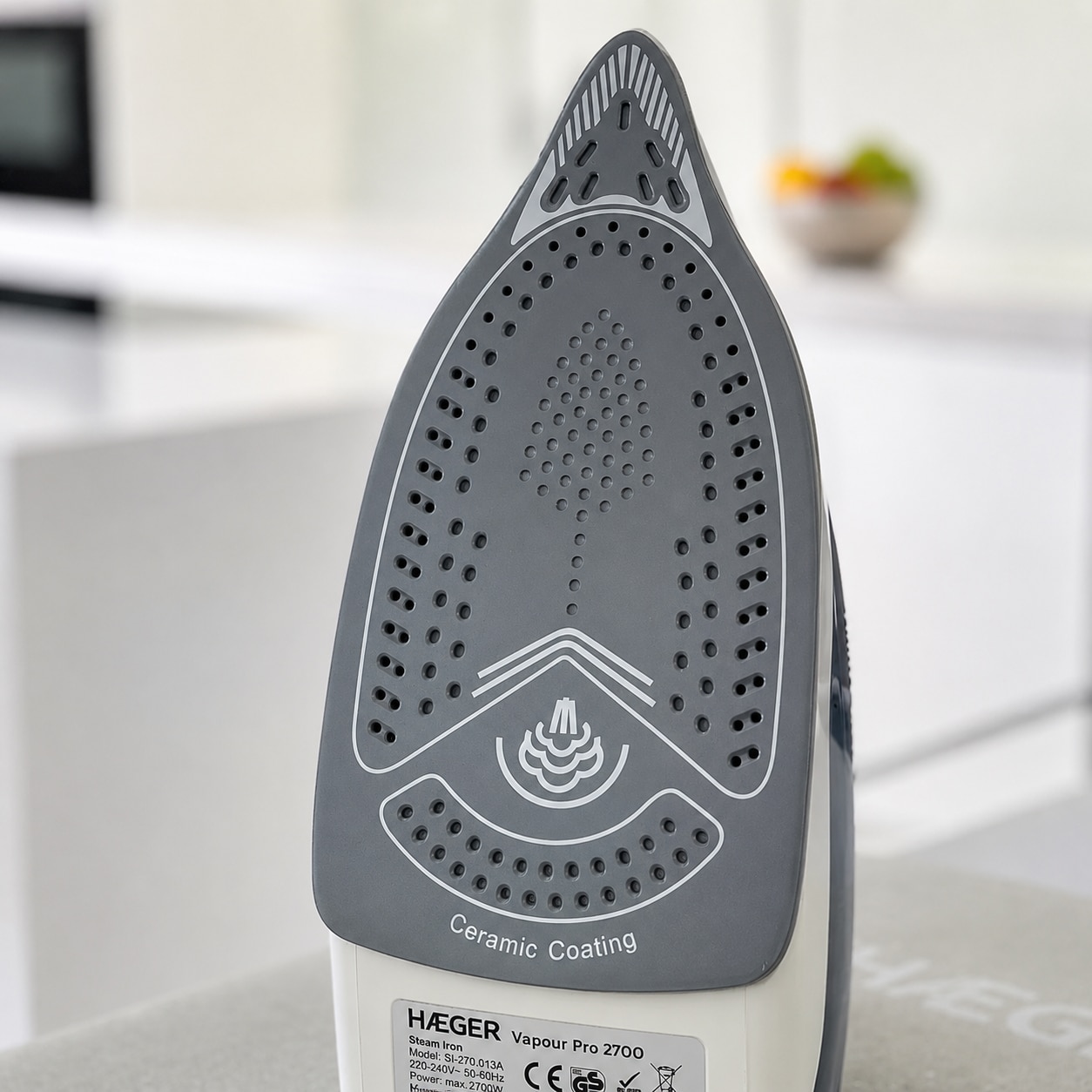Fier de calcat cu abur HAEGER VAPOUR PRO, Talpa ceramica, 2700W, Jet abur pana la 75g/min, Sistem anti-calcar si auto-curatare, Abur vertical, Albastru