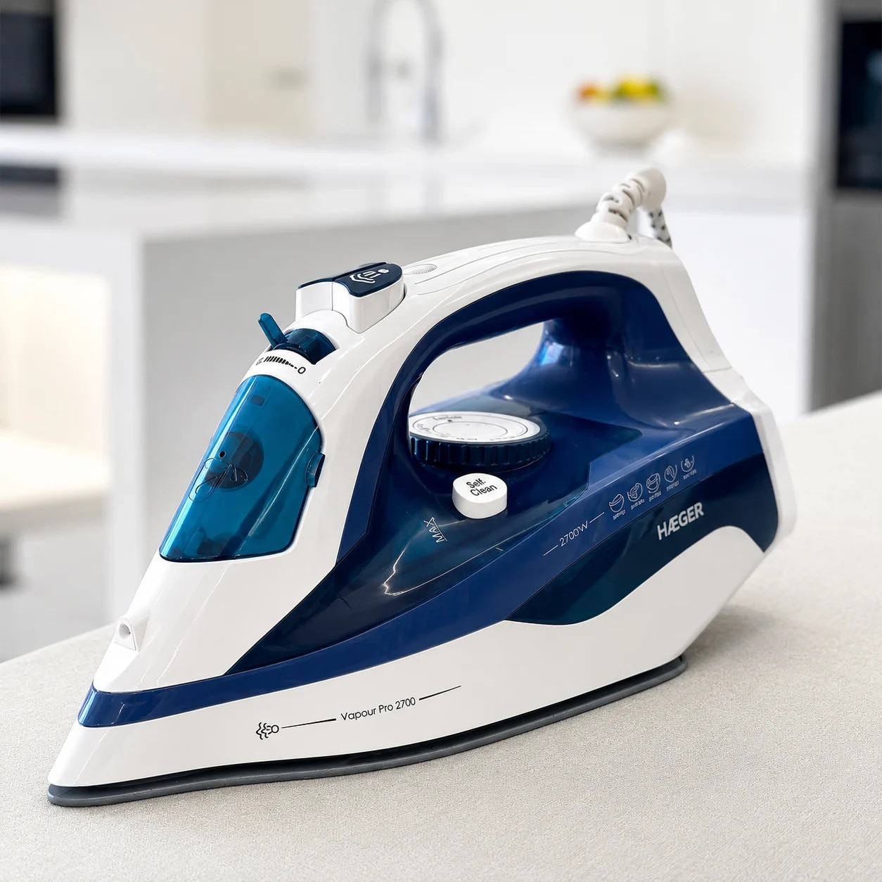 Fier de calcat cu abur HAEGER VAPOUR PRO, Talpa ceramica, 2700W, Jet abur pana la 75g/min, Sistem anti-calcar si auto-curatare, Abur vertical, Albastru