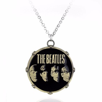 Lantisor Cu Pandantiv The Beatles , Bronze, Maro Lantisor Cu Pandantiv The Beatles , Bronze, Maro