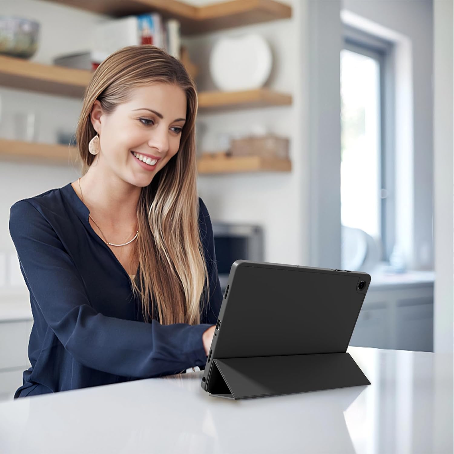 Husa pentru tableta, Supero, compatibil Samsung, protectie spate transparenta rezistenta la zgarieturi, buzunar integrat pentru stylus, functie auto-wake/auto-sleep, capota rabatabila tip suport in 2 pozitii, decupaje precise pentru porturi, pentru