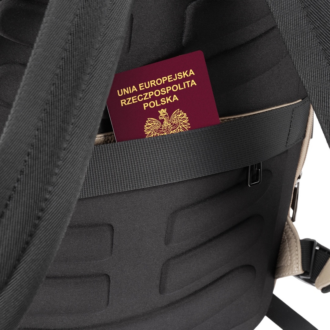 Rucsac Pentru Laptop, James Hawk, City Backpack, 20L 40x30x17 cm, Bej Gri, Piele Ecologica Si Nylon, Laptop 16 Inch, Bagaj De Mana Zbor Ryanair Wizz Air, Port Usb Si Usb-C, Protectie RFID, Impermeabil, Antifurt, Rucsac Business Elegant, Premium, Voiaj