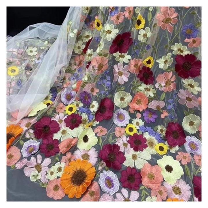 Hímzett tüll textil anyag 3D virágokkal, többszínű 130x91cm