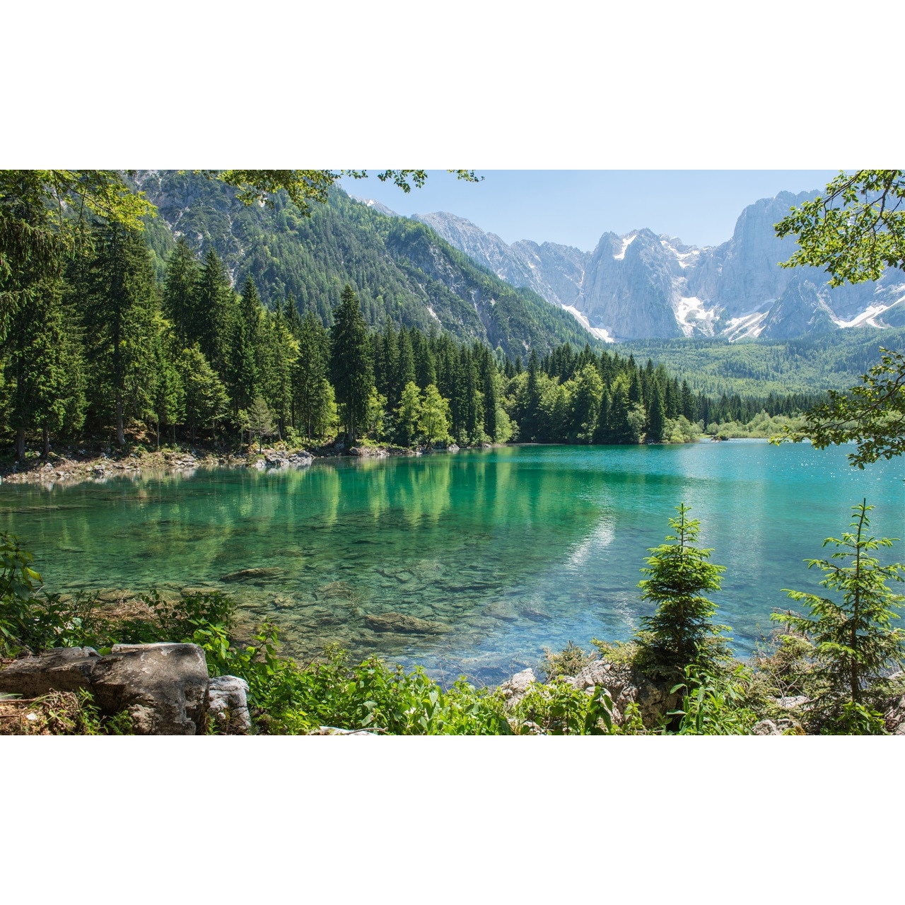 Fototapet din autocolant de perete Lacul verde de la munte 270 x 200 cm