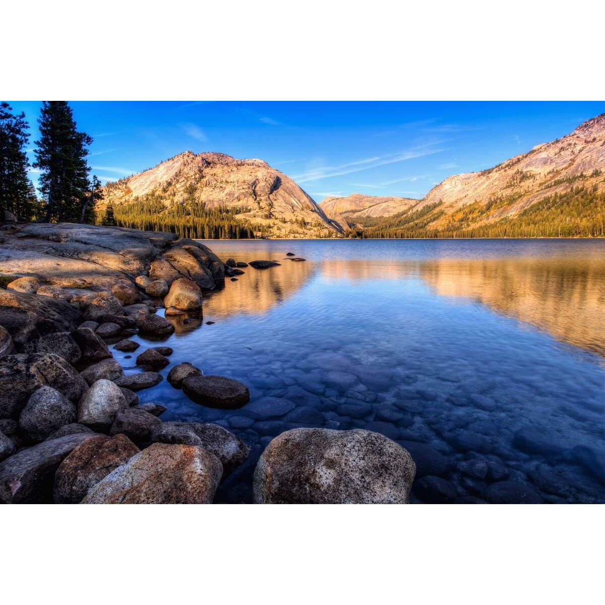 Fototapet din autocolant de perete Lacul albastru din munti 200 x 135 cm