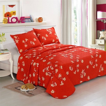 Set cuvertura matlasata + 2 fete de perna, pat dublu, Casa de Vis, Y1 Set cuvertura matlasata + 2 fete de perna, pat dublu, Casa de Vis, Y1