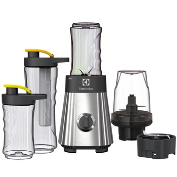Blender Electrolux ESB2900, 400 W, 1 cana cu element racire, 2 sticle 300 ml incluse, accesoriu macinat cafea, Inox Blender Electrolux ESB2900, 400 W, 1 cana cu element racire, 2 sticle 300 ml incluse, accesoriu macinat cafea, Inox