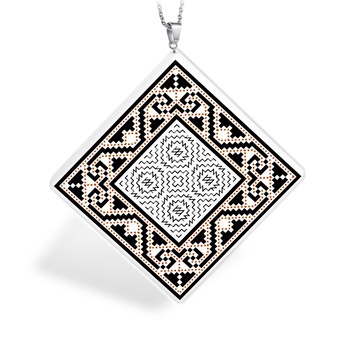 Pandantiv GANELLI din ceramica cu Motive nationale romanesti din Muntenia zona Muscel model 2 Pandantiv GANELLI din ceramica cu Motive nationale romanesti din Muntenia zona Muscel model 2