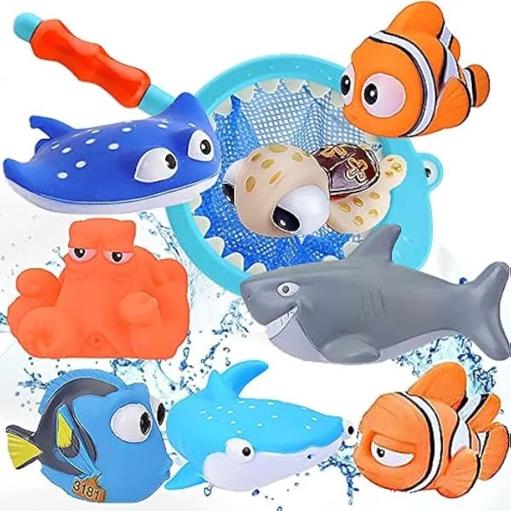 Finding Nemo K0569-260803-159-AMC fürdőjáték szett, 9 darabos, nem mérgező PVC tengeri állatok, vízfúvókák és háló, többszínű, kb. 8 x 10 cm