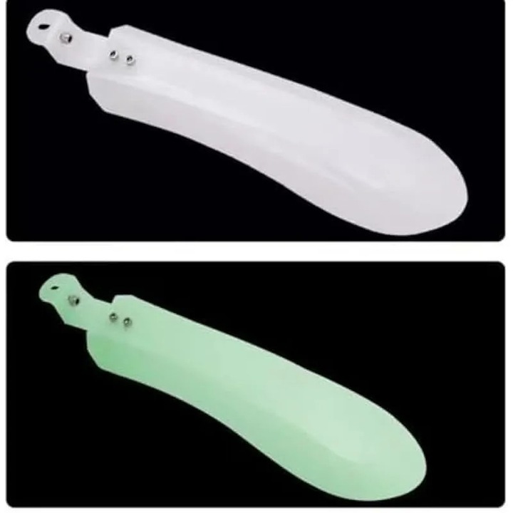 Set aparatoare pentru bicicleta K0544-26804-443-AMC, luminescente, ajustabile cu balama dubla, din plastic ranforsat, pentru roti 26/27,5 inch, fata si spate, alb (se lumineaza verde noaptea), 58×9,5 cm / 53×9,5 cm / 38×9 cm