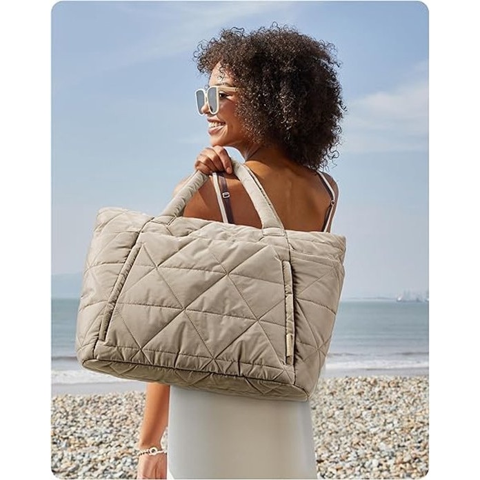 Geanta tote pentru femei din material textil matlasat (puffer), cu compartimente multiple si buzunare laterale, inchidere magnetica, pentru laptop 15.6", bej, 40 x 33 x 15 cm