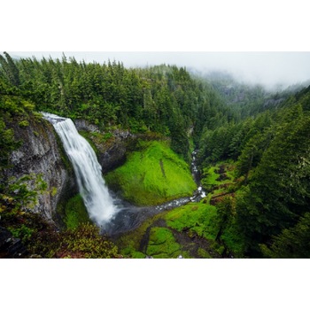 Fototapet de perete autoadeziv si lavabil Cascada in padurea verde 270 x 200 cm Fototapet de perete autoadeziv si lavabil Cascada in padurea verde 270 x 200 cm