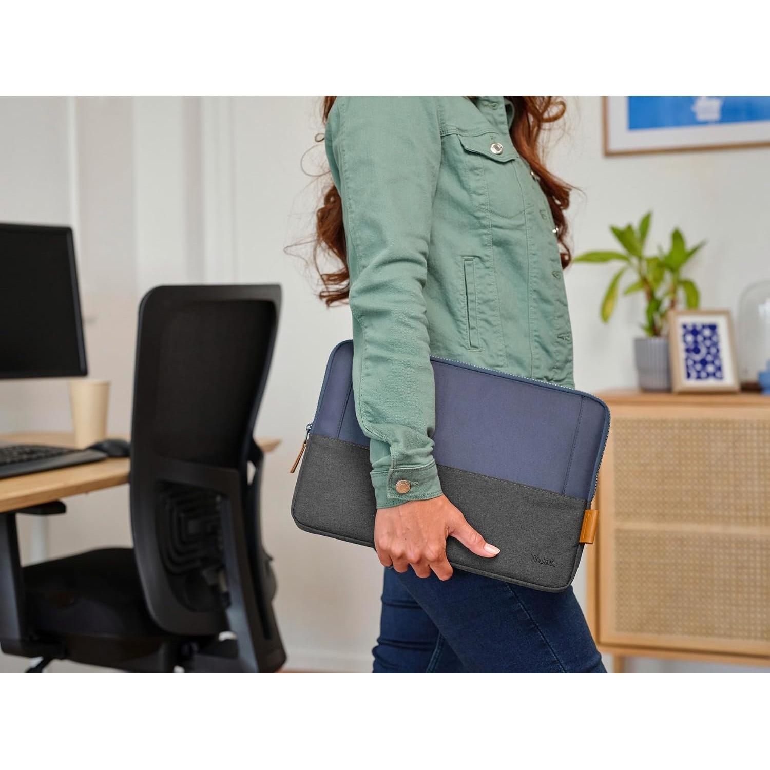 Husa Laptop Trust Lisboa 13.3" - Reciclata, Eleganta, Protectie