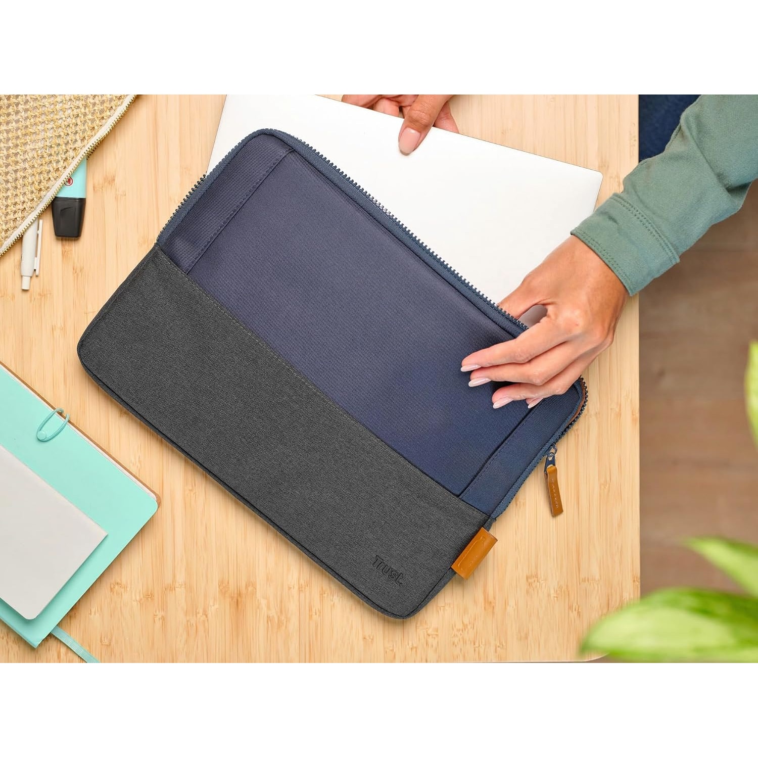 Husa Laptop Trust Lisboa 13.3" - Reciclata, Eleganta, Protectie