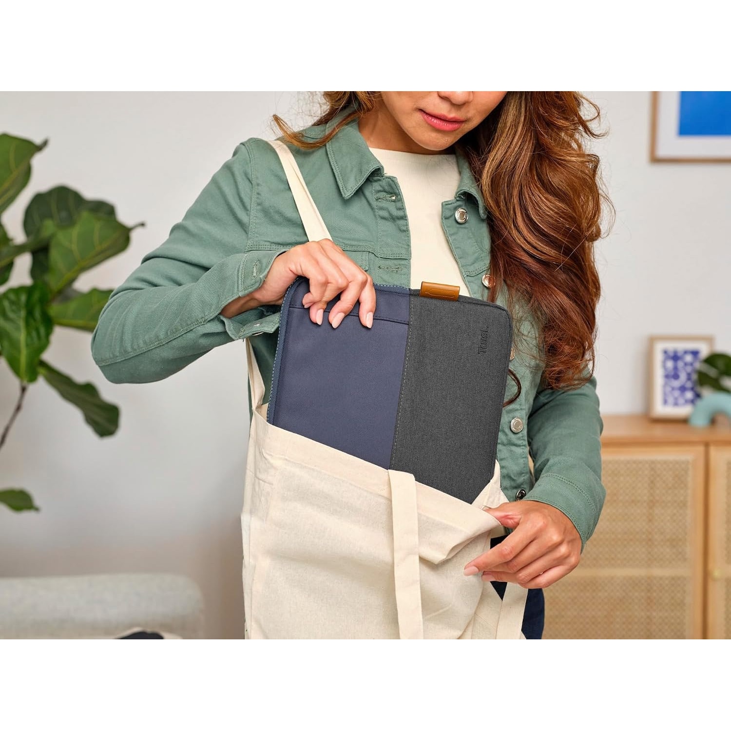 Husa Laptop Trust Lisboa 13.3" - Reciclata, Eleganta, Protectie