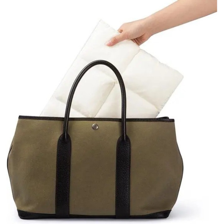 Husa laptop din nylon cu padding tip perna, antisoc, rezistenta la apa, captuseala fleece, inchidere magnetica, alb, 13-14 inch