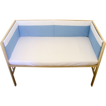 Set aparatoare albastru cu alb, in patut 120 x 60 cm Set aparatoare albastru cu alb, in patut 120 x 60 cm