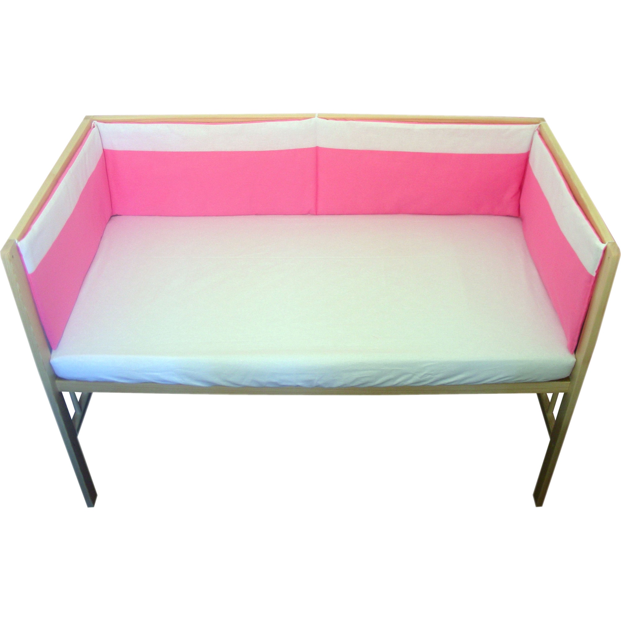 Set aparatoare roz cu alb, in patut 120 x 60 cm