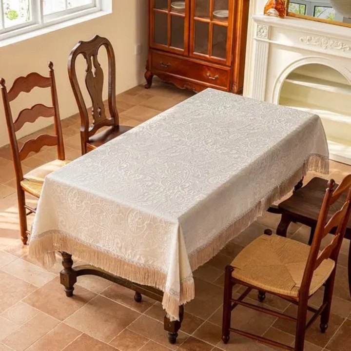 K0255-0810-CDCJ59092 asztalterítő, vintage francia stílusú jacquard, vízálló és olajálló, rojtokkal, ekrü