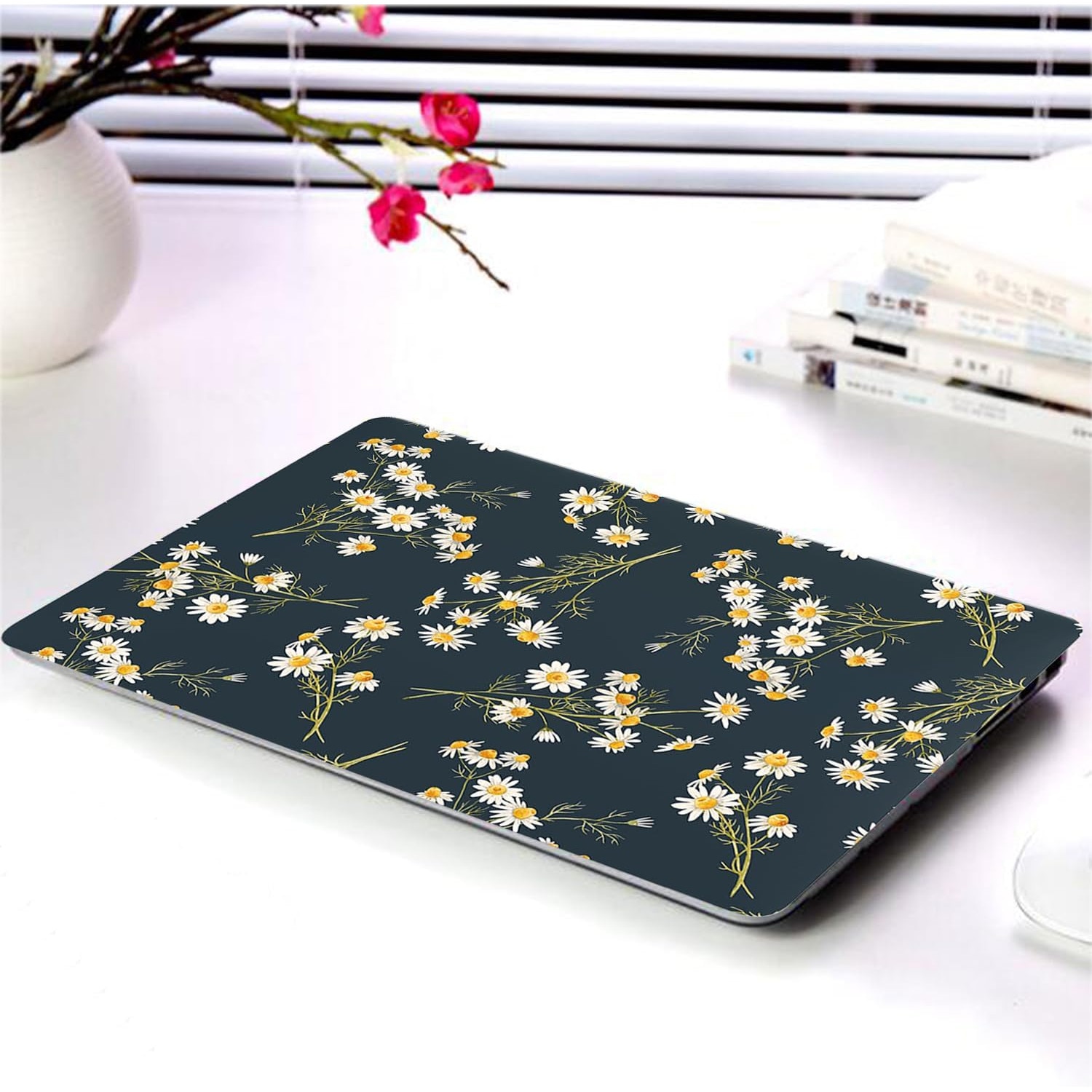 Carcasa Dura Imprimata Daisy pentru MacBook Pro 13" (2016-2020)