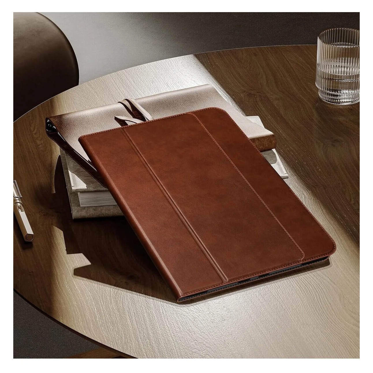 Carcasa pentru iPad Pro 13 Inch (M5/M4) 2025/2024, cu suport pentru creion si buzunar, multiple unghiuri de vizualizare