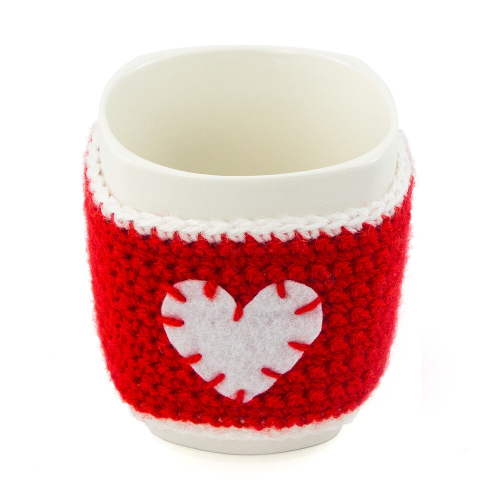 Cana cu hainuta rosie si inimioara din fetru