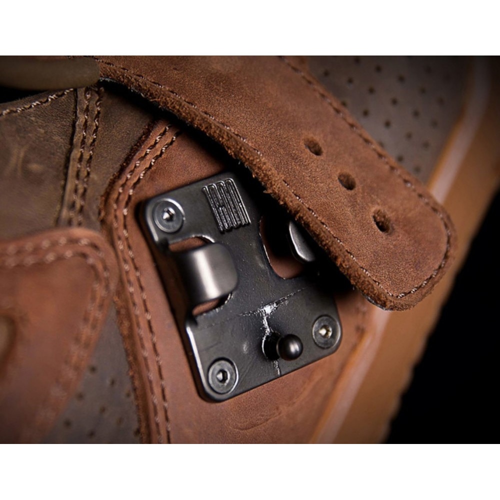 Cizme Icon 1000 Retrograde maro 43.5 - eMAG.ro