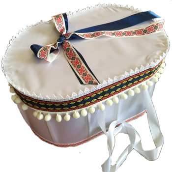 Cutie trusou botez bebe, cu motive traditionale + Cadou bratara cruciulita Simonne Cutie trusou botez bebe, cu motive traditionale + Cadou bratara cruciulita Simonne