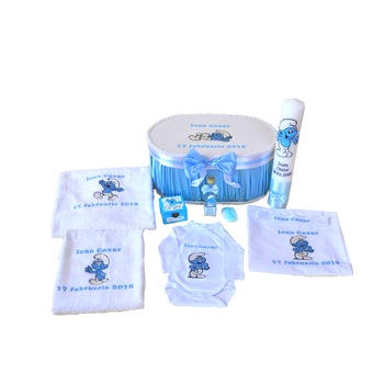 Set botez brodat cu Strumfi format din 10 piese personalizate Set botez brodat cu Strumfi format din 10 piese personalizate