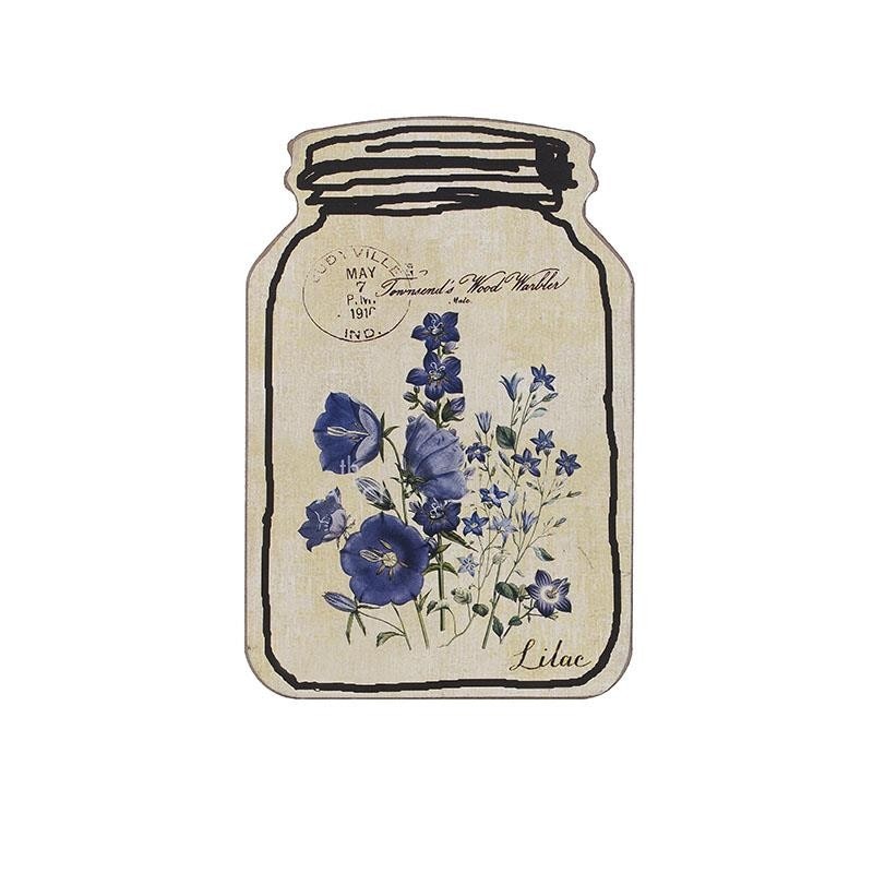 Decoratiune pentru perete in forma de borcan cu model floral si agatatoare metalica realizat din mdf de culoare crem