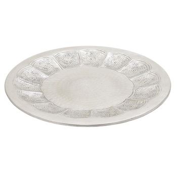 Farfurie decorativa din aluminiu de culoare argintie pentru servit Farfurie decorativa din aluminiu de culoare argintie pentru servit