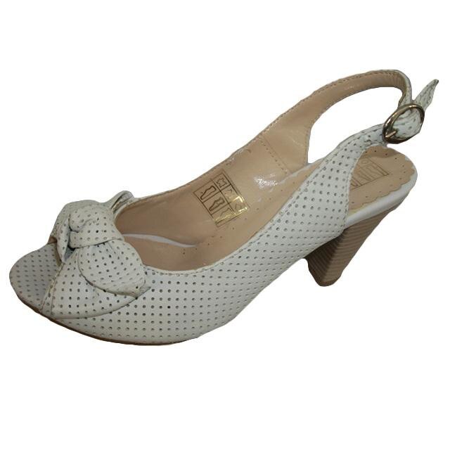 Sandale cu perforatii si floare aplicata, din piele naturala, D&J Exclusive, Alb