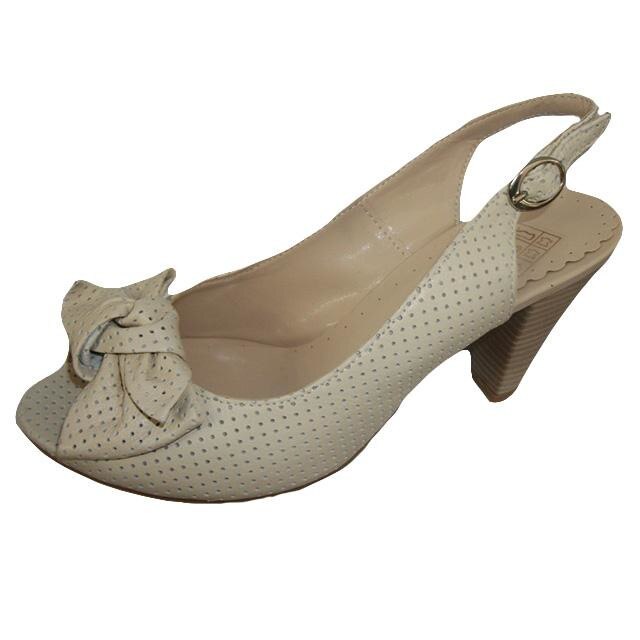 Sandale cu perforatii si floare aplicata, din piele naturala, D&J Exclusive, Bej