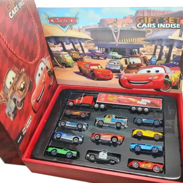 Disney Pixar Cars autó szett, 12 darab (öntött fém autók + kamion vontató), különböző színek, 5–8 cm