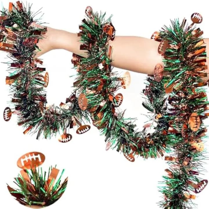 Focilabda tinsel girland K0569-260818-006-AMC, rugalmas és újrafelhasználható fémhatású PVC, barna/zöld metál, 50 ft (≈15 m)