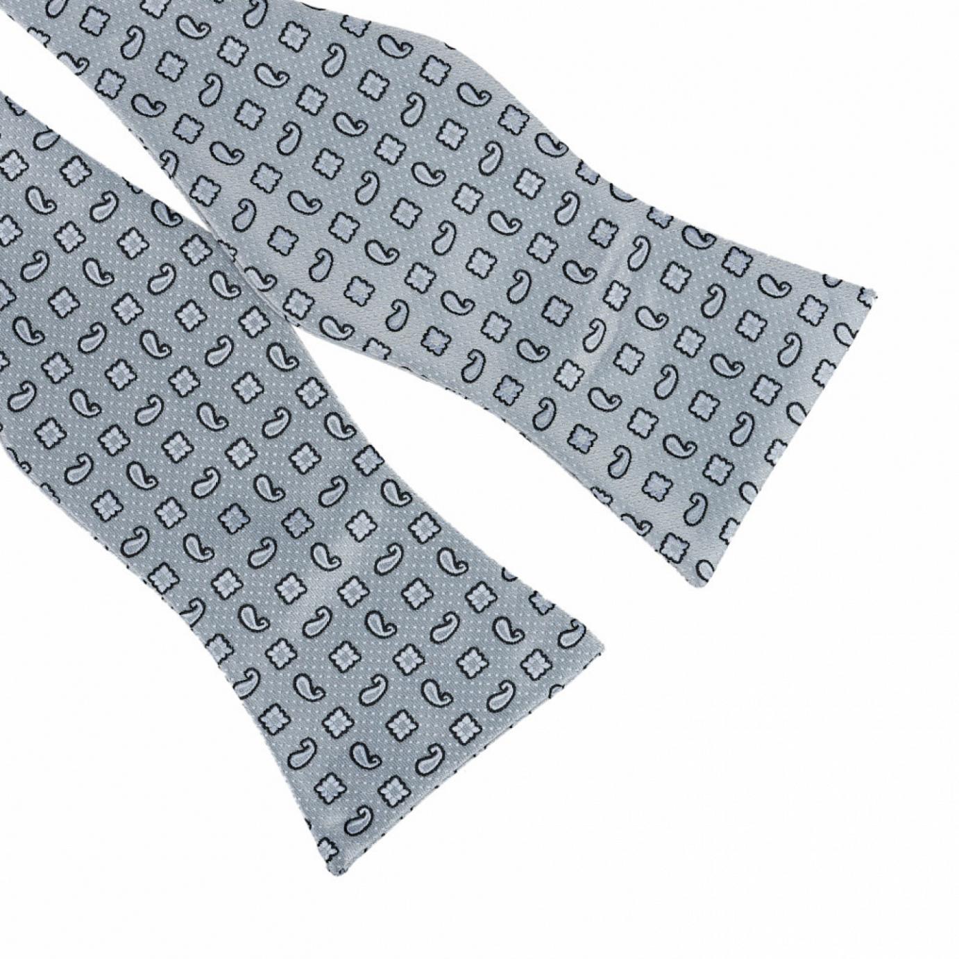 Papion self tie gri, Onore