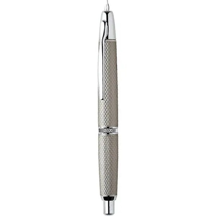 Töltőtoll PRE-CJk0515-26-0825-324, extra-finom hegy 0,4 mm, texturált fém test klipsszel, visszahúzható, ezüst-szürke