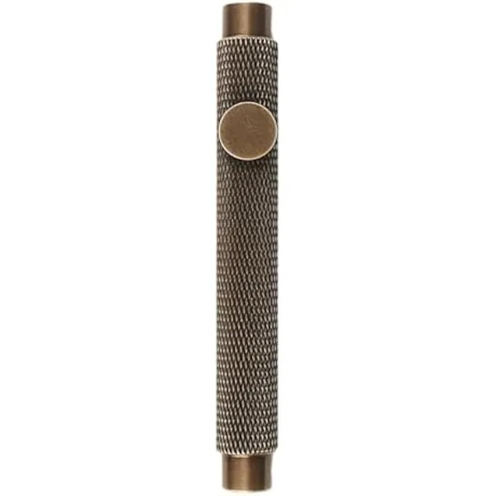 K0569-260825-3463-AMC hordozható fém toll, texturált csúszásgátló test, kompakt rúzs típusú, bronz