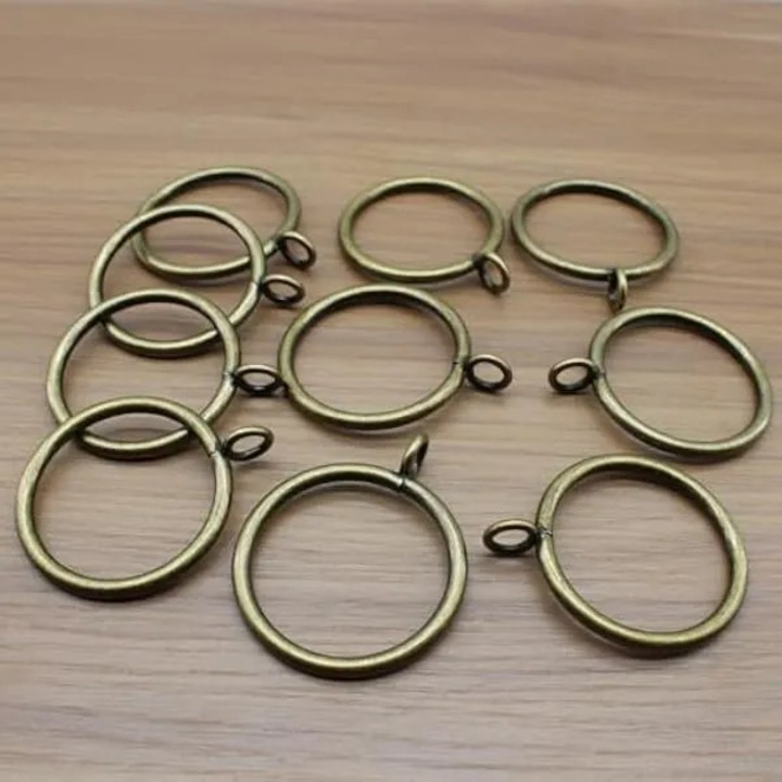 3,8 cm-es antik sárgaréz függönykarikák fűzőlyukakkal, kerek, fém, függönyrudakhoz, 32 db