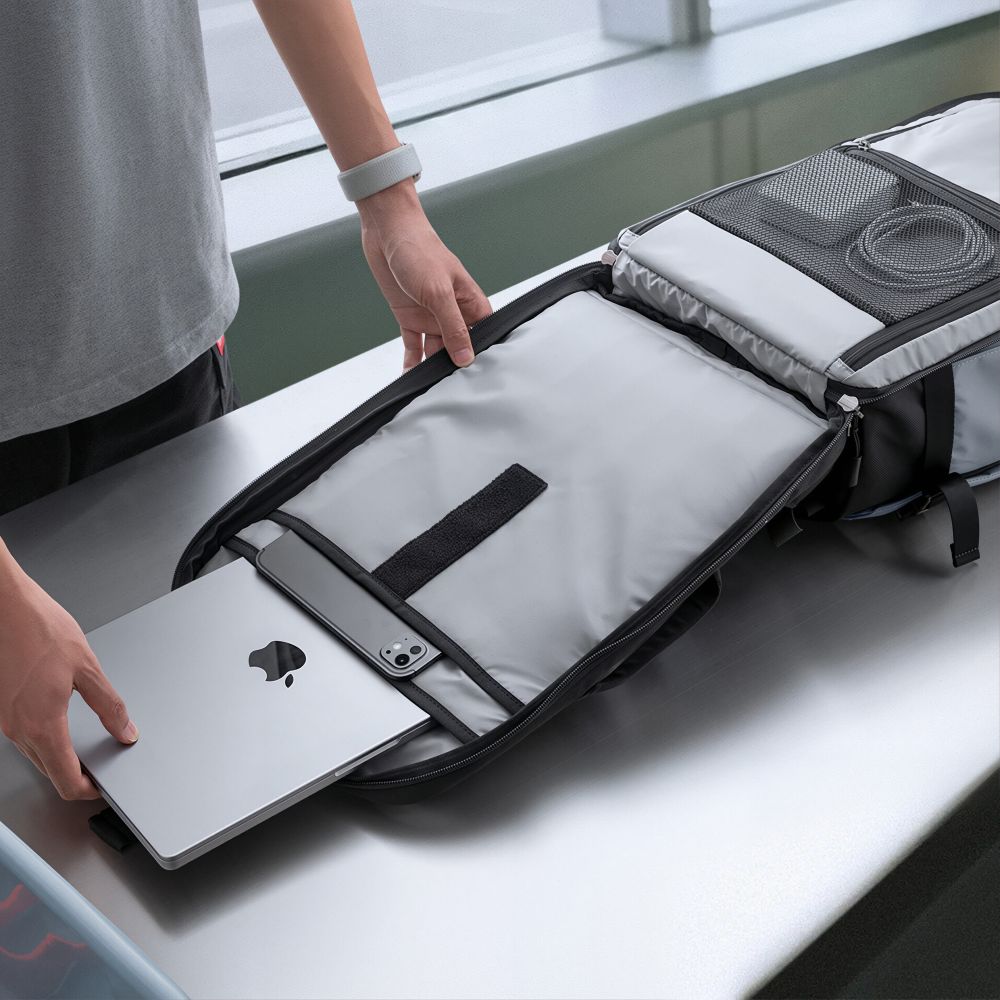 Rucsac pentru calatorii Tech-Protect Defender S70 compatibil cu laptopuri de pana la 16 inch, 40 x 30 x 20 cm, 24L, Gri
