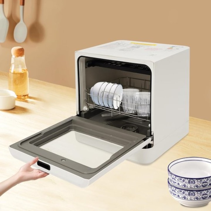 Masina de spalat vase compacta Corenia QRE-1002083, 4 programe (ECO, Puternic, Rapid, Fruit), capacitate 4–6 seturi, 1100 W, rezervor 6 L (umplere manuala 1,1 L), consum 8,5 L/ciclu, 52 dB, alb, 43 x 39 x 46 cm
