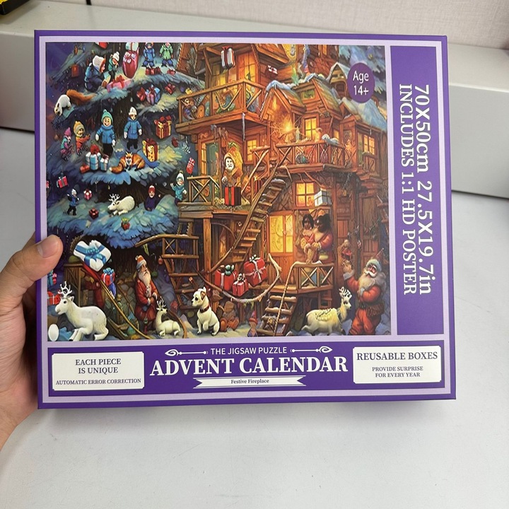 Puzzle 1000 piese Calendar de Advent Festive Fireplace, scena de Craciun cu Mos si reni, carton alb de calitate, 52 x 38 cm, cutie cadou