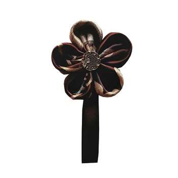 Magnet perdea floare simpla maro cu crem Magnet perdea floare simpla maro cu crem