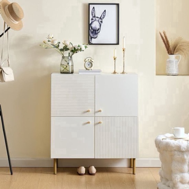 Comoda Corenia QRE-2076940, moderna din MDF, 4 compartimente, manere si picioare aurii, alb