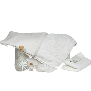 Set Botez alb 7 piese - Ursitoarea cu Noroc, Odorul Mamei Set Botez alb 7 piese - Ursitoarea cu Noroc, Odorul Mamei