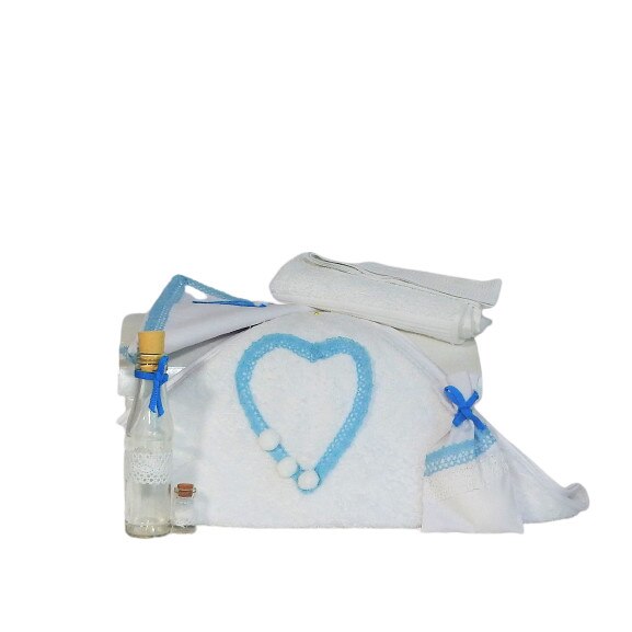Set botez unicat alb 7 piese- Trusou biserica Inima Albastra- Odorul Mamei
