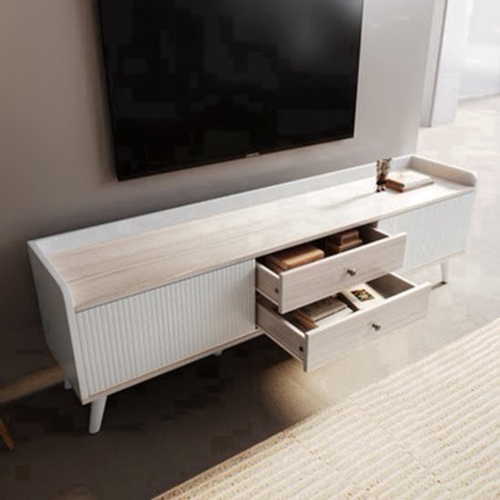 Lowboard TV Corenia QRE-2075856, 2 usi glisante cu model striat, 2 sertare centrale cu rafturi reglabile, picioare din lemn, alb si aspect lemn cald, 160 x 40 x 58 cm