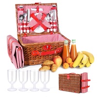 Cos de picnic pentru 4 persoane din rachita naturala maro deschis cu vesela, tacamuri, patura, geanta frigorifca si suport pahare