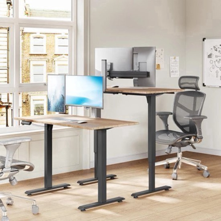 Birou reglabil pe inaltime Corenia QRE-2111730, cadru metalic T cu doua coloane, blat aspect lemn, maro/negru