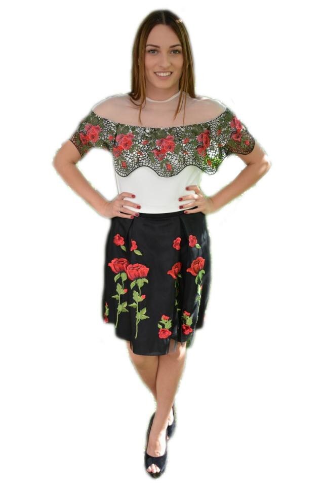 Top modern cu talie scurta, dantela colorata, D&J Exclusive, Alb/Rosu